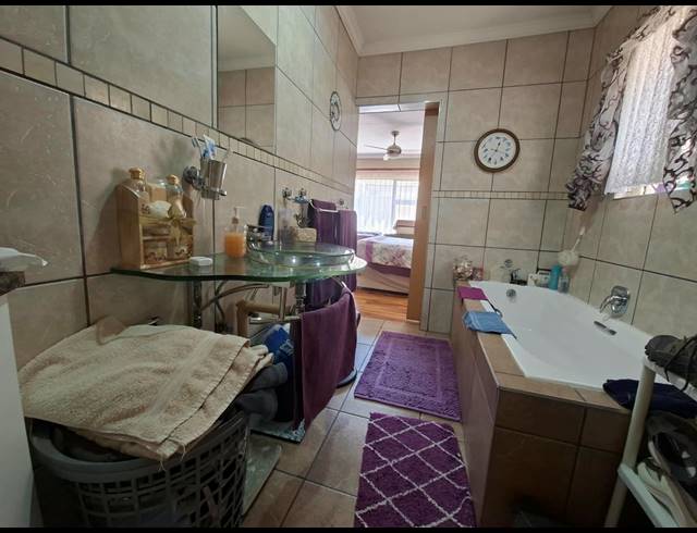2 BEDROOM RETIREMENT UNIT FOR SALE IN THREE RIVERS